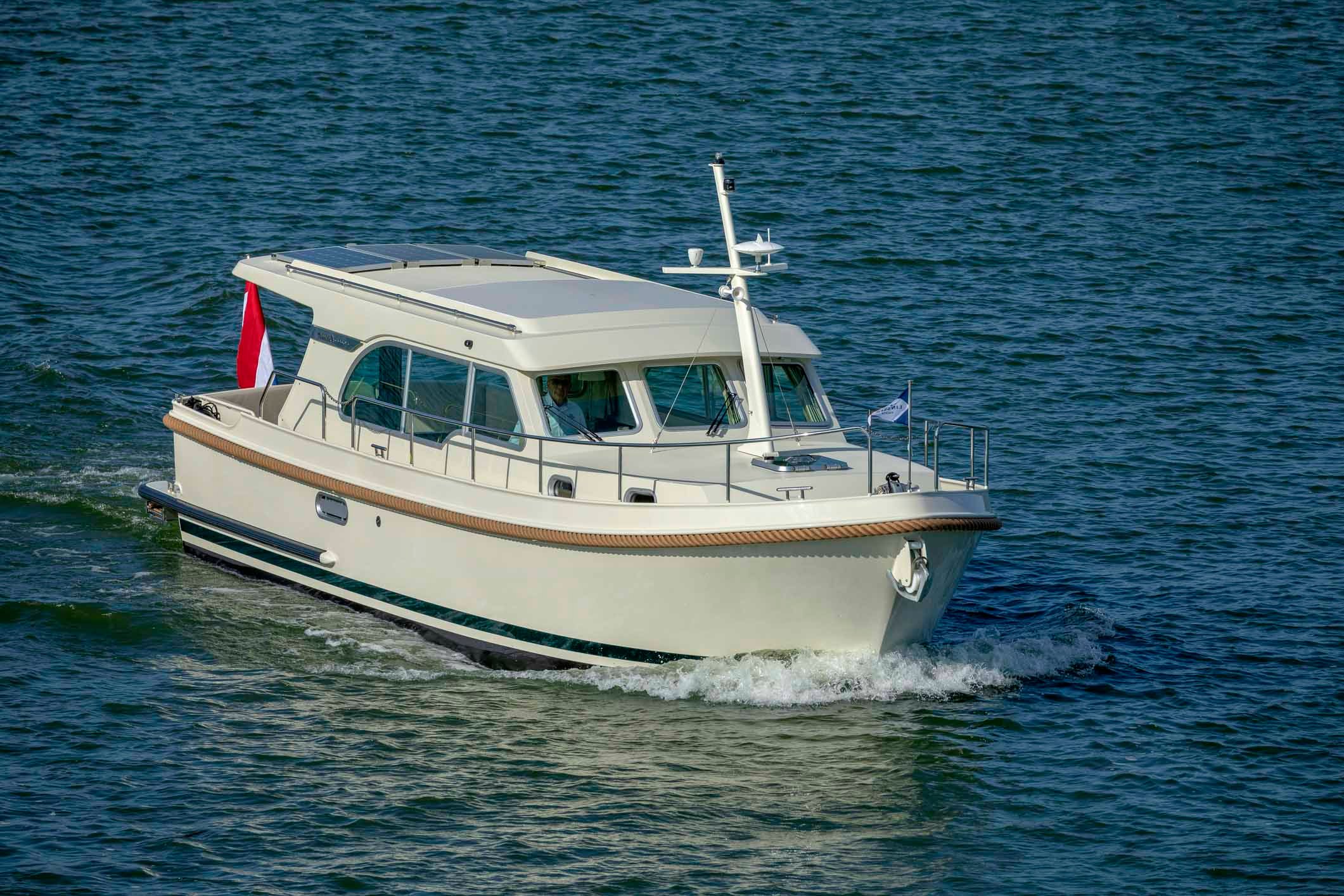 linssen-grand-sturdy-35-0-sedan-010819-008