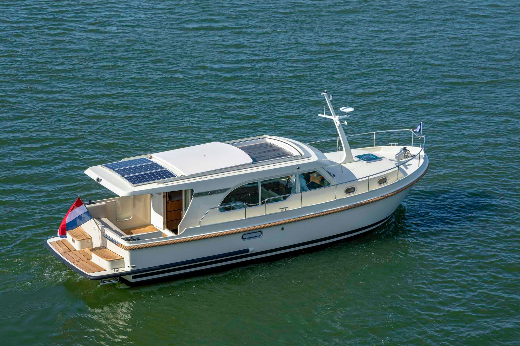 linssen-grand-sturdy-35-0-sedan-010819-089