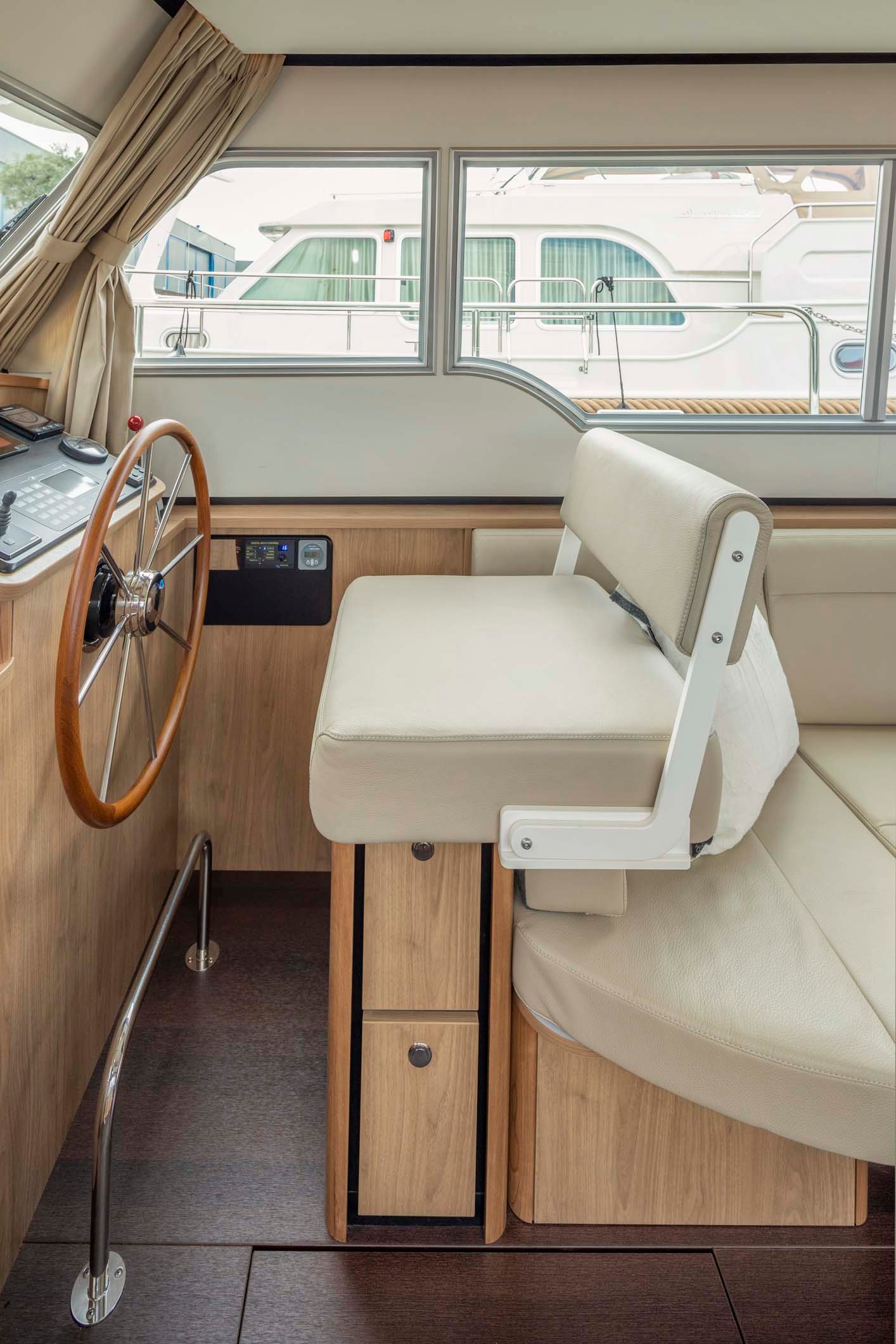 linssen-grand-sturdy-35-0-sedan-int-310719-0261