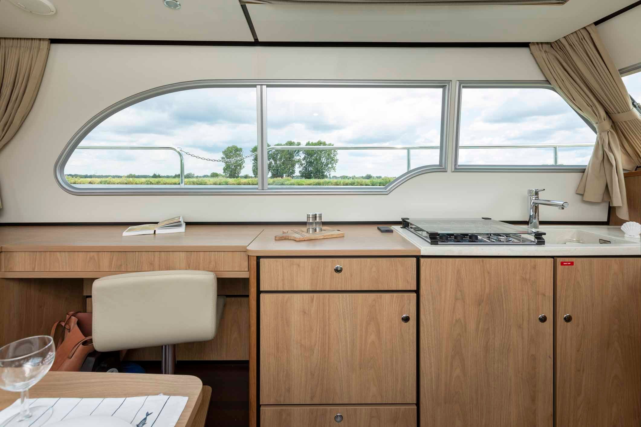 linssen-grand-sturdy-35-0-sedan-int-010819-248