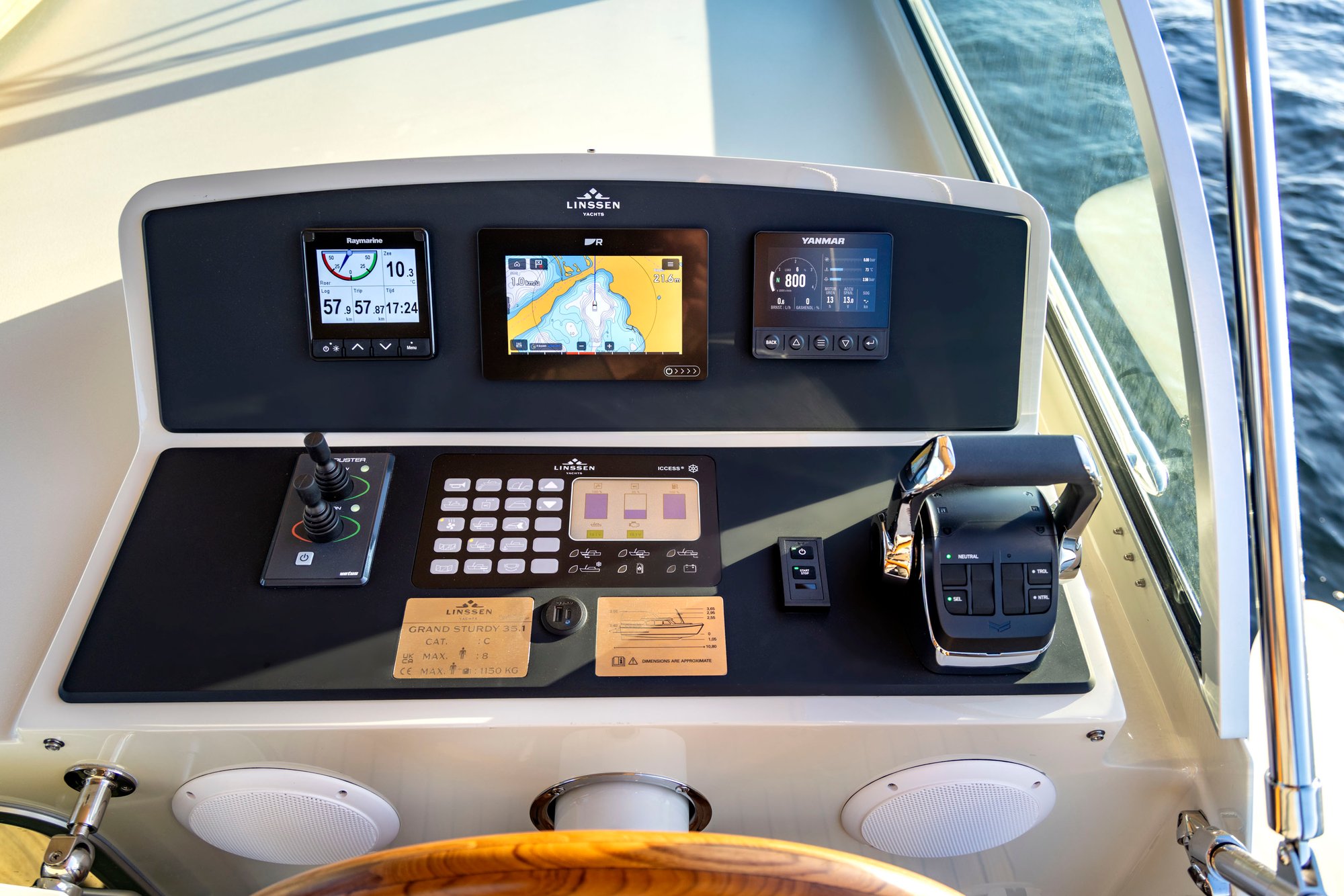 linssen-grand-sturdy-35-1-ac-aft-deck-3666-021
