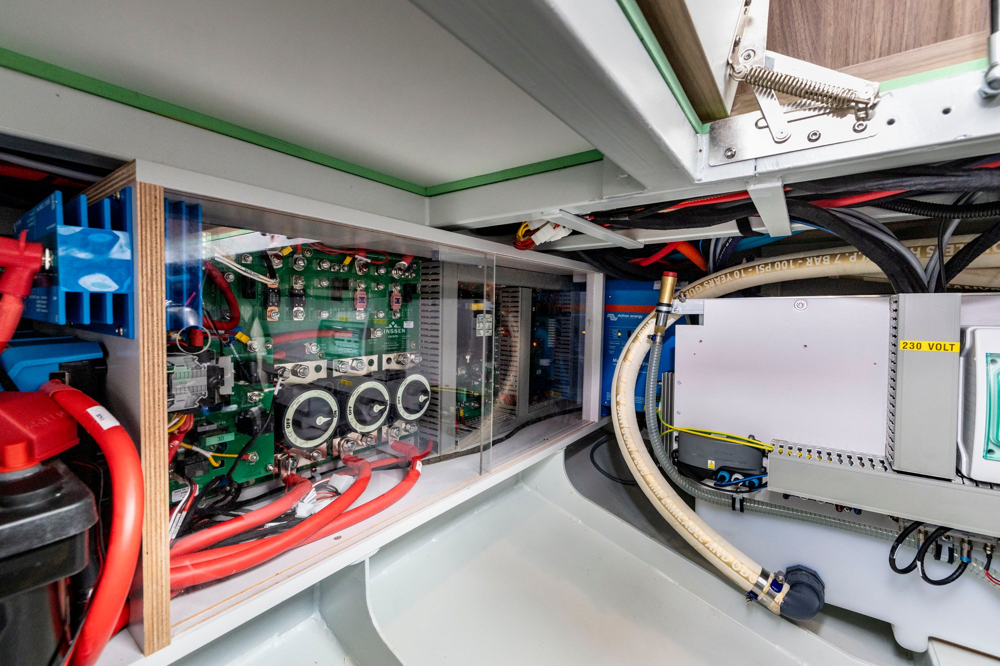 linssen-grand-sturdy-35-1-ac-engine-room-3666-033