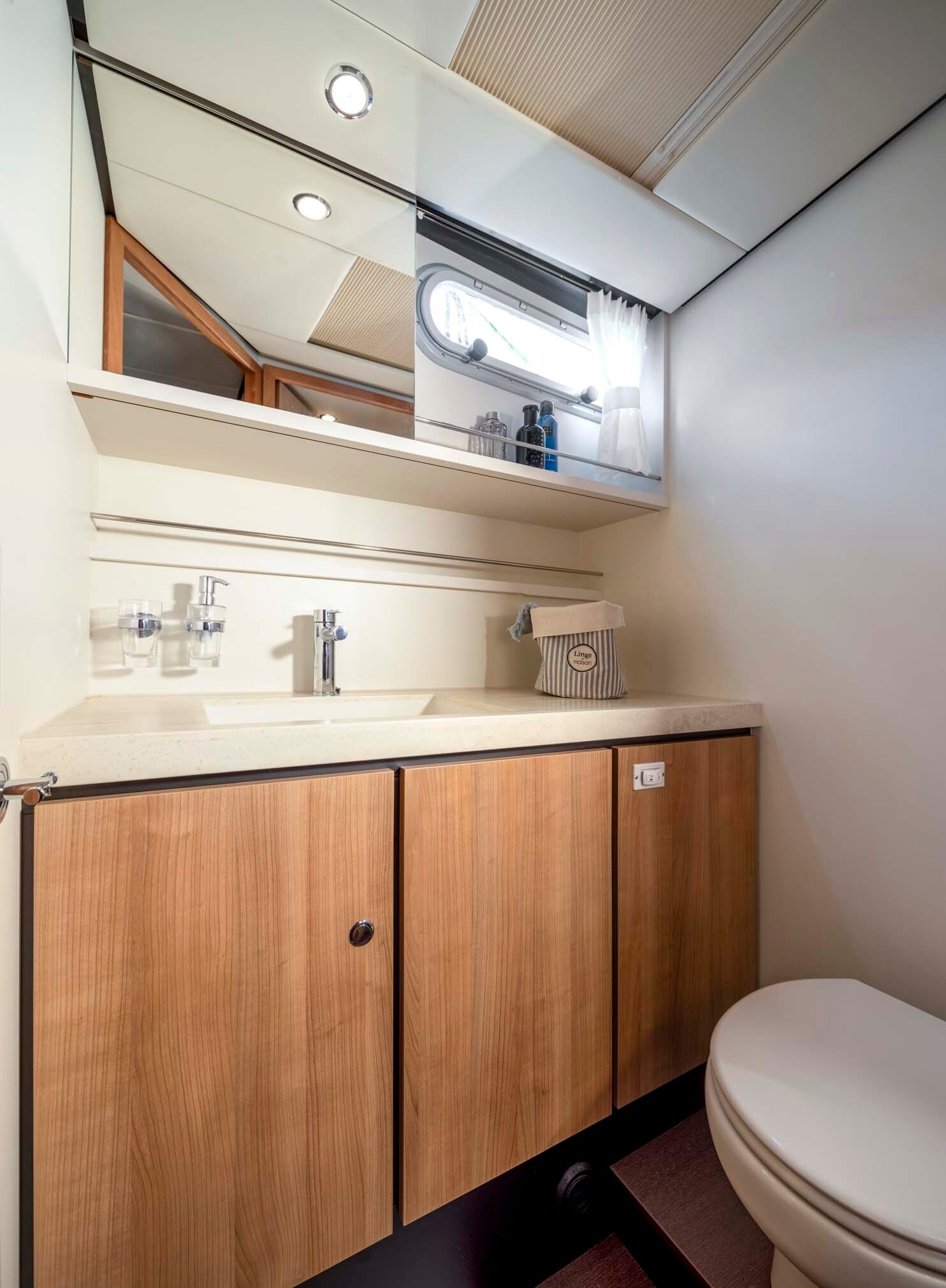 linssen-grand-sturdy-40-0-sedan-intero-int-330
