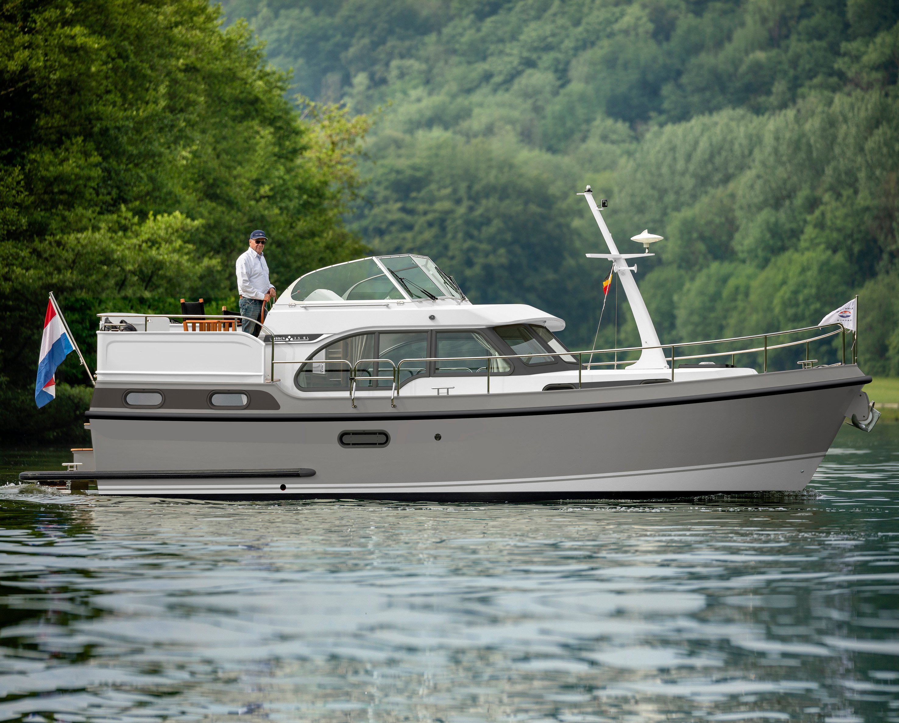 Linssen-30-SL-AC-pms2332