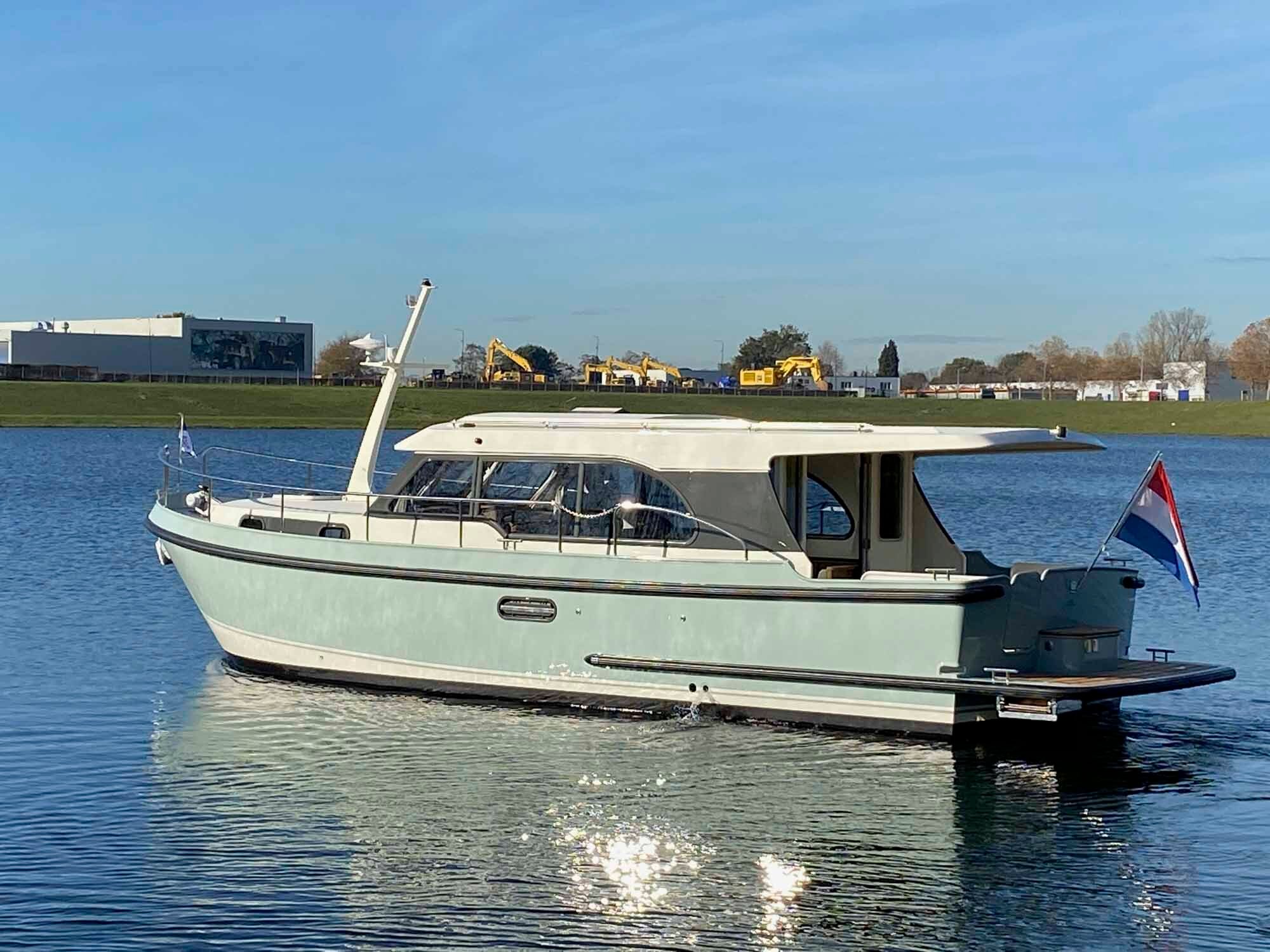 Linssen-35-SL-Sedan-Fjord-Blue-3666-002