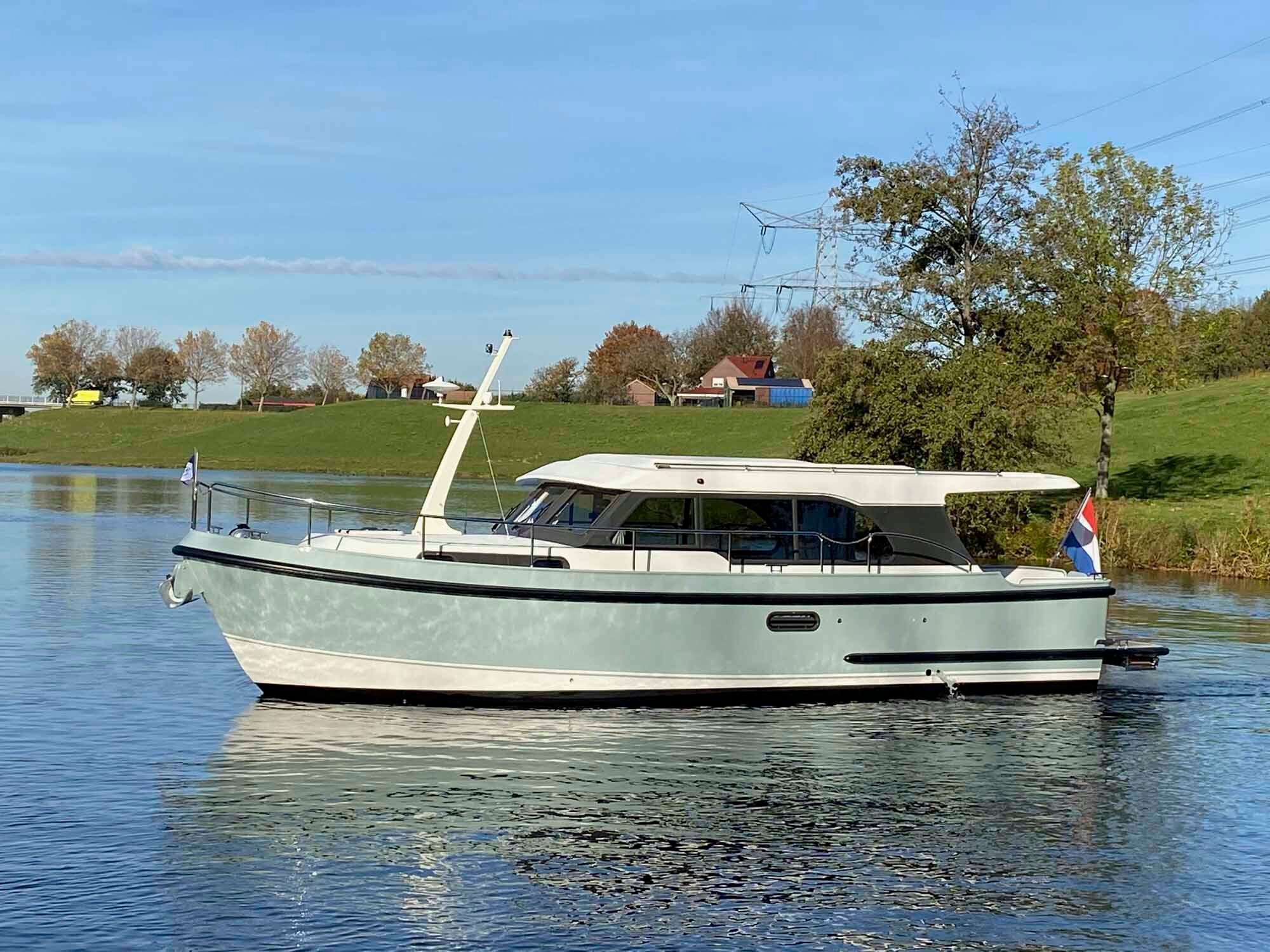Linssen-35-SL-Sedan-Fjord-Blue-3666-022