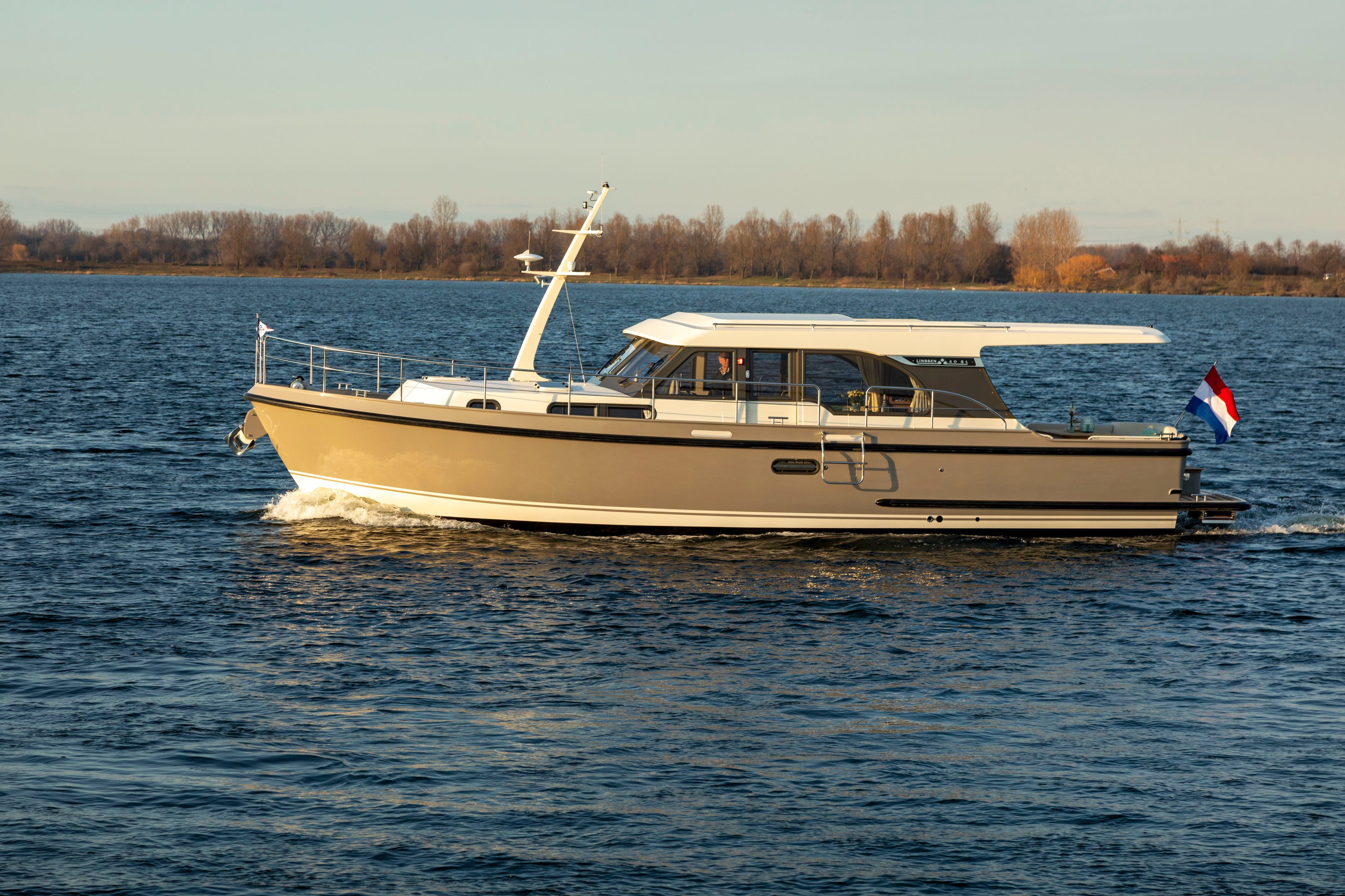 Linssen-40-SL-Sedan-060321-0637