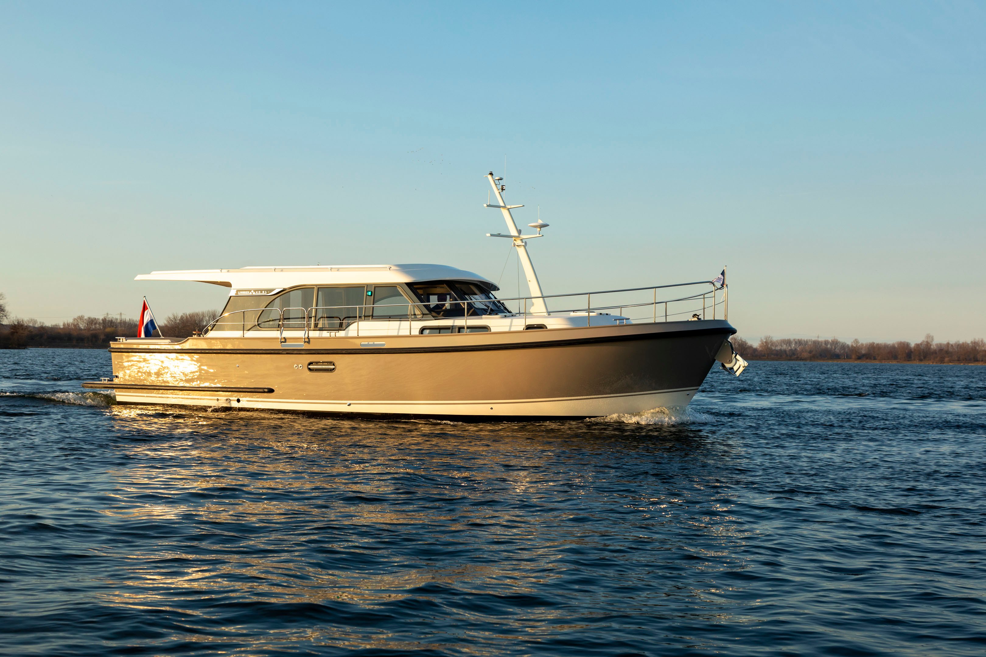 Linssen-40-SL-Sedan-060321-0755